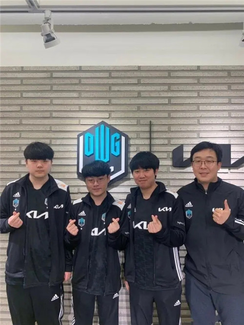 反而陷入了 反而陷入了