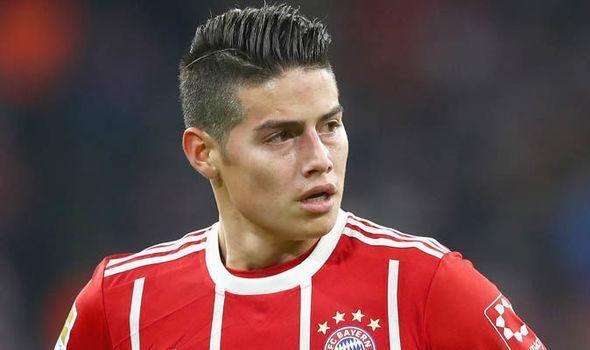 拥抱并亲吻 拥抱并亲吻